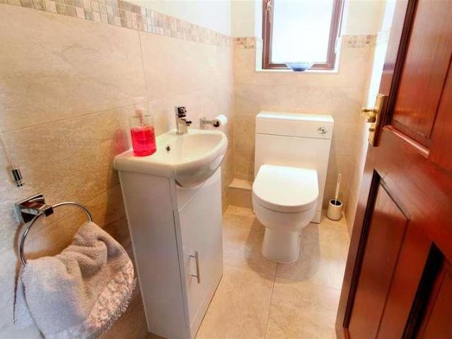 House for sale in Huddersfield, Clayton West