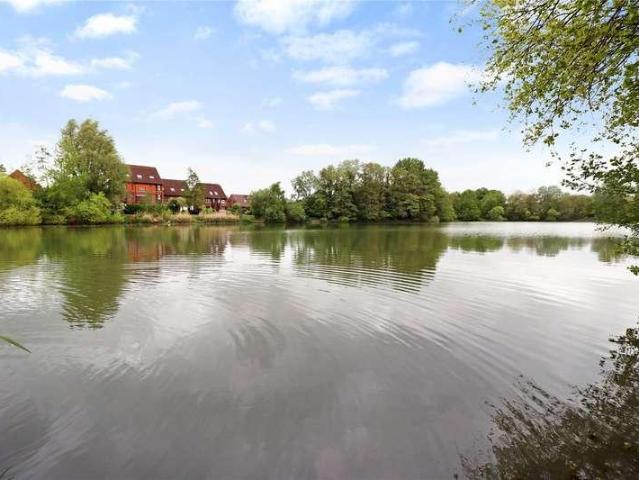 House for sale in Goldsworth Park, Woking