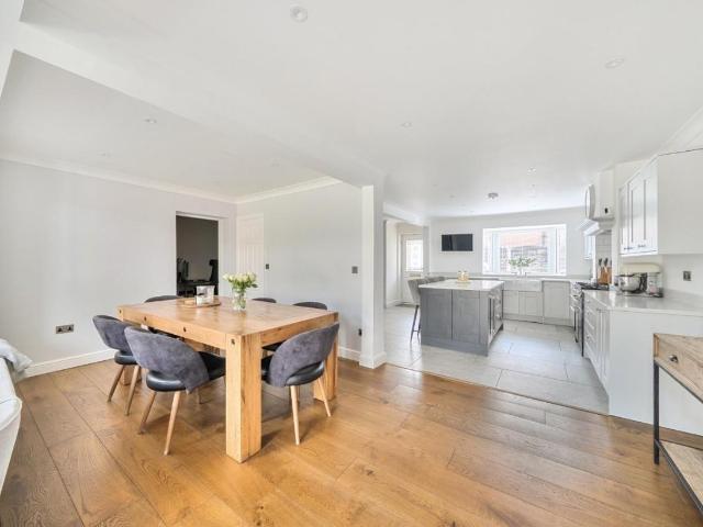 House for sale in Brampton Bierlow, South Yorkshire