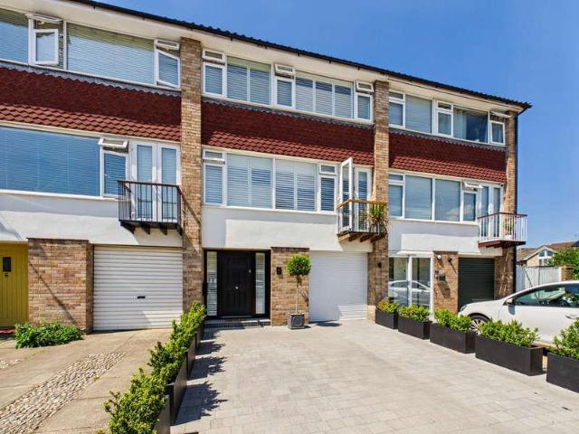 House for sale in Lunnon, Buckinghamshire