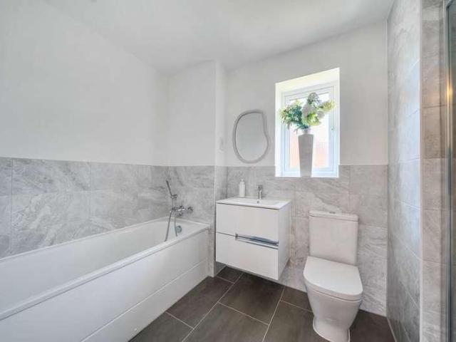 House for sale in Fole, Surrey