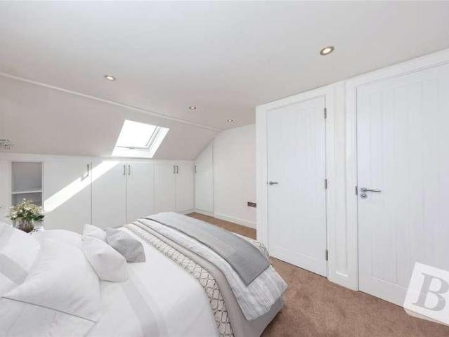 House for sale in Dagenham, Greater London