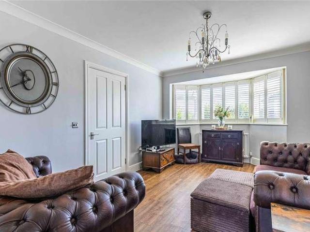 House for sale in Manor Estate, Pouchen End