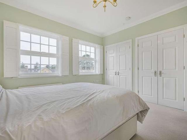House for sale in Hillview, Surrey