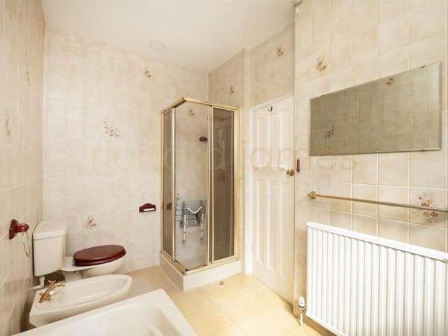 House for sale in Mill Hill, Greater London
