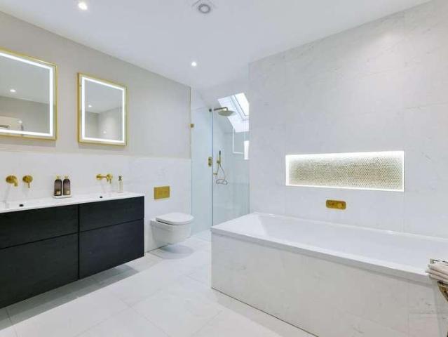 House for sale in Blindley Heath, Tandridge