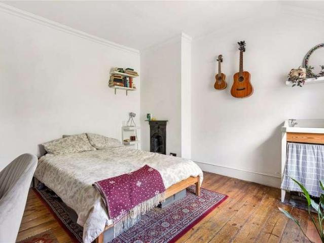 House for sale in Upper Clapton, Greater London