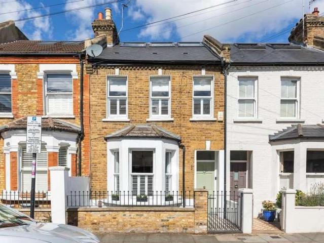 House for sale in Summerstown, Greater London