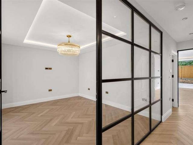 House for sale in London Borough of Merton, Merton Park