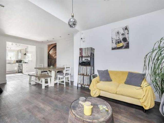 House for sale in Crowthorne