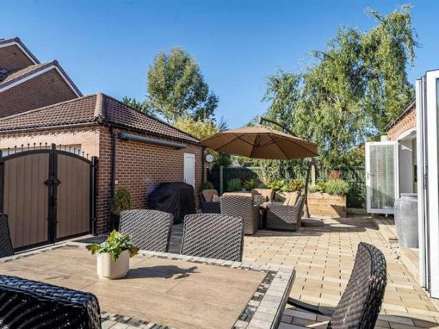 House for sale in Thorpe Willoughby, North Yorkshire
