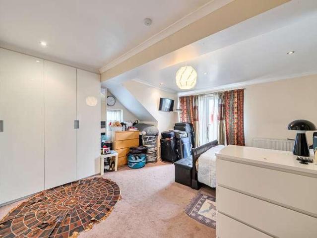 House for sale in Harrow Weald, Greater London