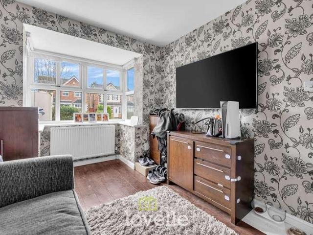House for sale in New Waltham