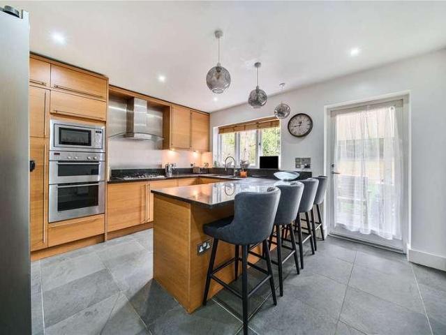House for sale in London Borough of Ealing, Perivale