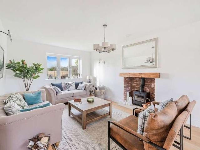 House for sale in Hillview, Surrey