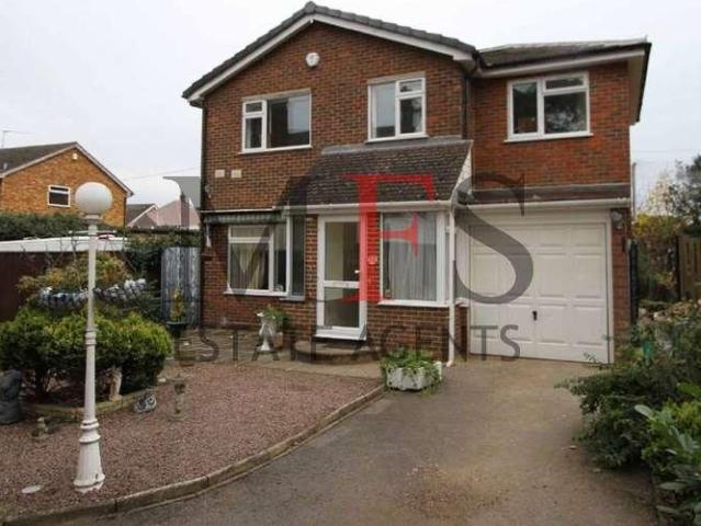 House for sale in Harmondsworth, Greater London