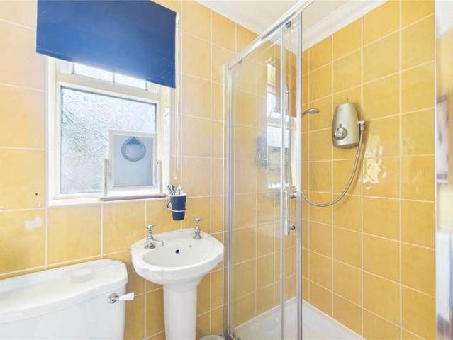 House for sale in West End, Heol-las