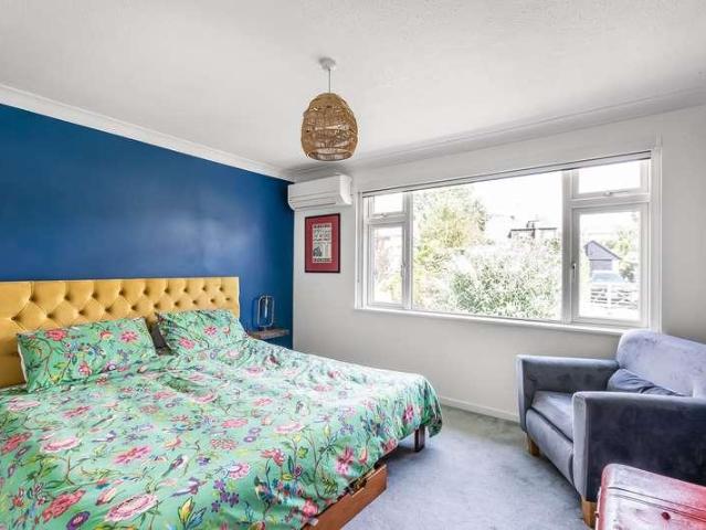 House for sale in Romford, Sandown Park