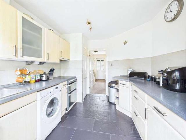House for sale in London Borough of Croydon, Selsdon