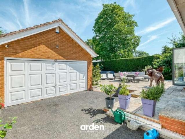 House for sale in Shirley, West Midlands