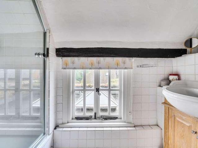 House for sale in Hillview, Surrey