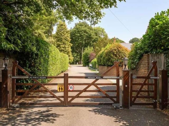 House for sale in Lower Green Esher, Blackhills