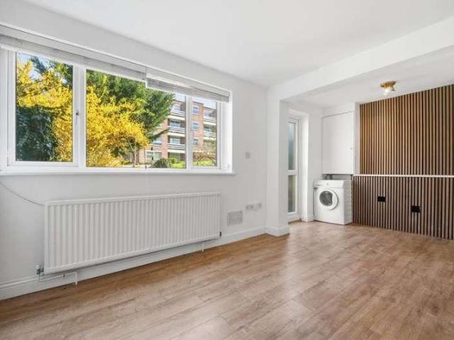 House for sale in London Borough of Ealing, Perivale