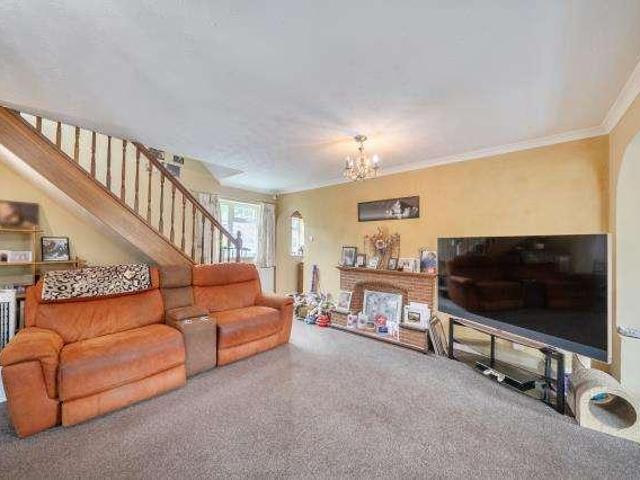 House for sale in Heol-las, Surrey