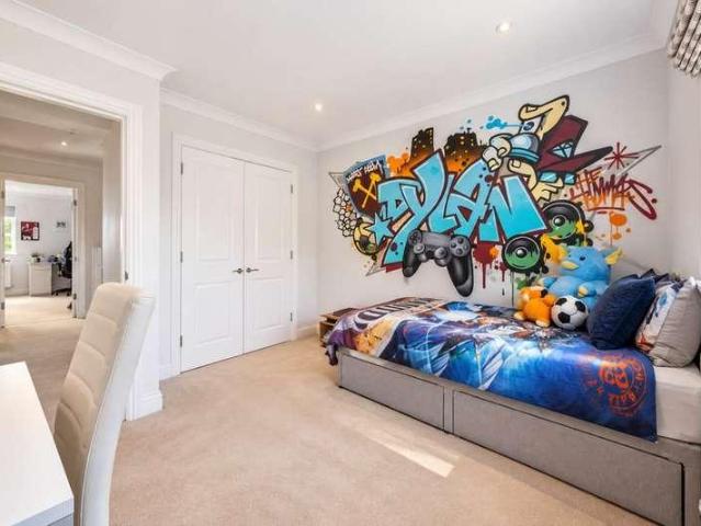 House for sale in Borehamwood, Hertsmere
