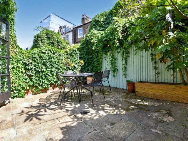 House for sale in Dartmouth Park, Greater London