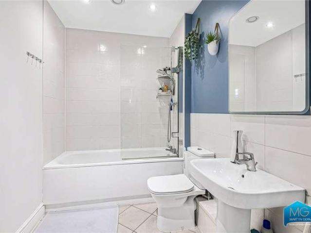 House for sale in Mill Hill, Greater London