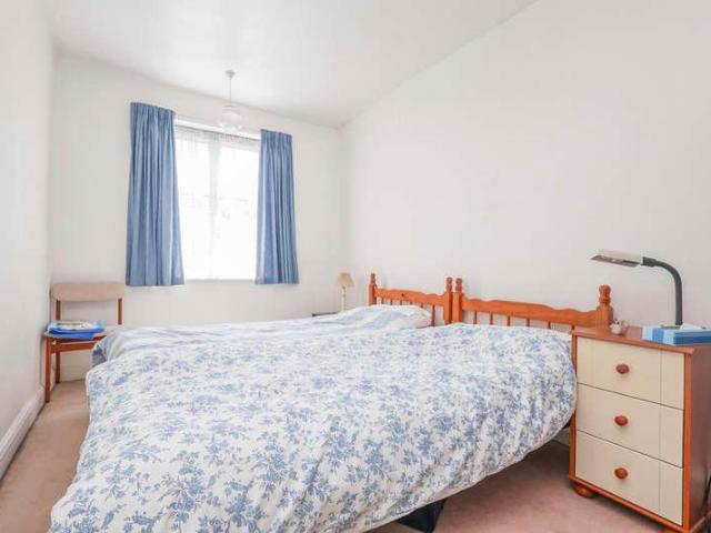 House for sale in Tolworth, Greater London