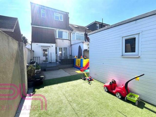 House for sale in Hounslow, Worton