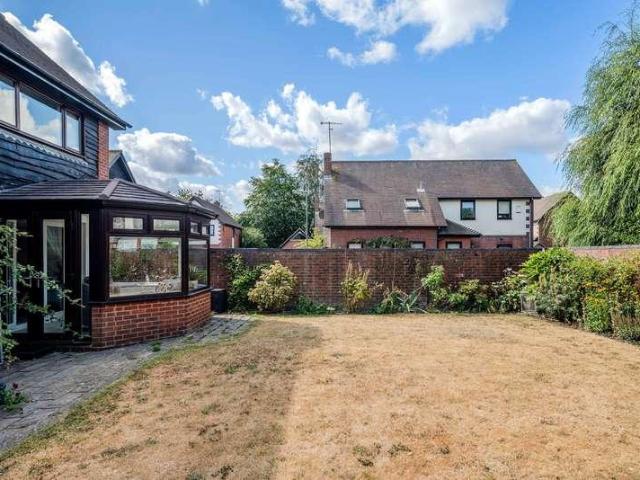 House for sale in Oxted, Hillview
