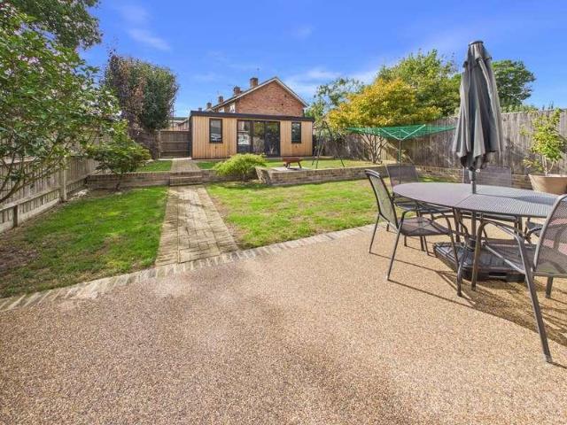 House for sale in Furnace Green, Crawley