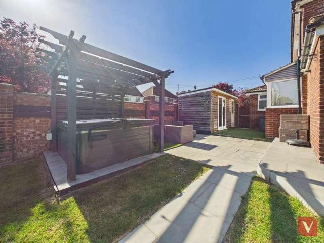 House for sale in Marsh Farm, Luton
