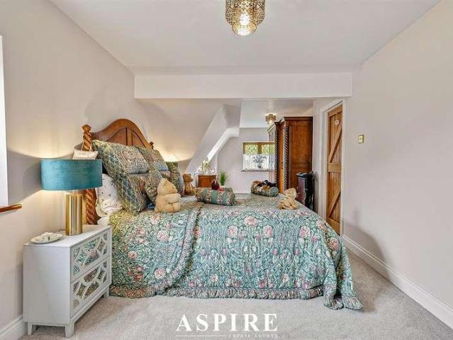 House for sale in Noak Hill, Noak Bridge