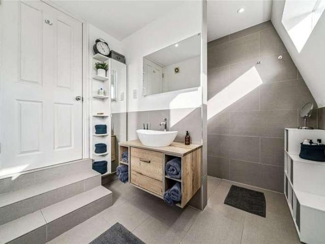 House for sale in Summerstown, Greater London