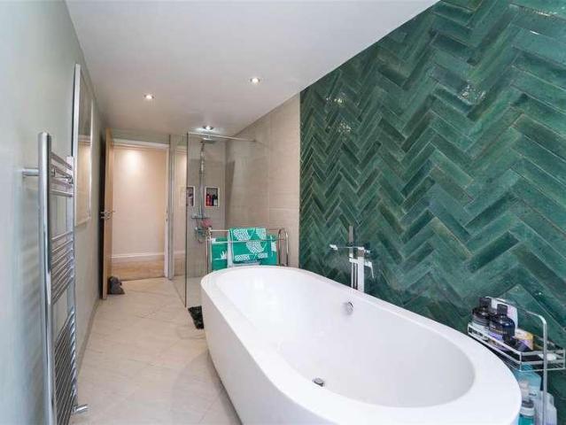 House for sale in Georgia, Greater Manchester