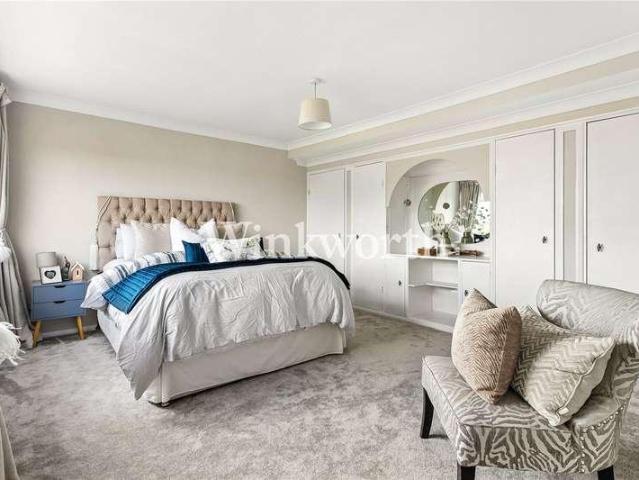 House for sale in Palmers Green, Greater London