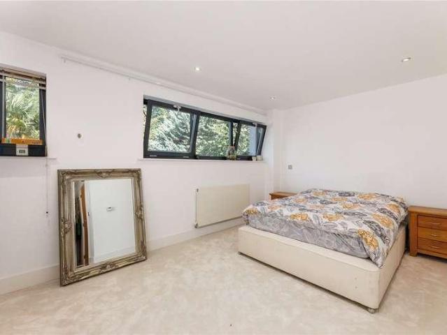 House for sale in Southfields, Greater London