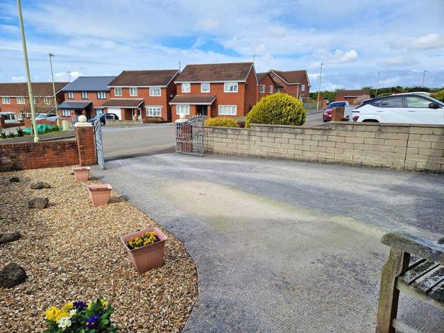 House for sale in Porthcawl, Newton