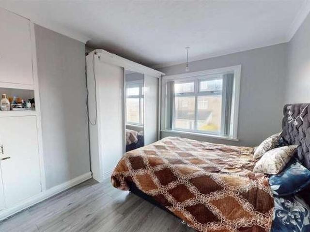House for sale in Thornbury, West Yorkshire