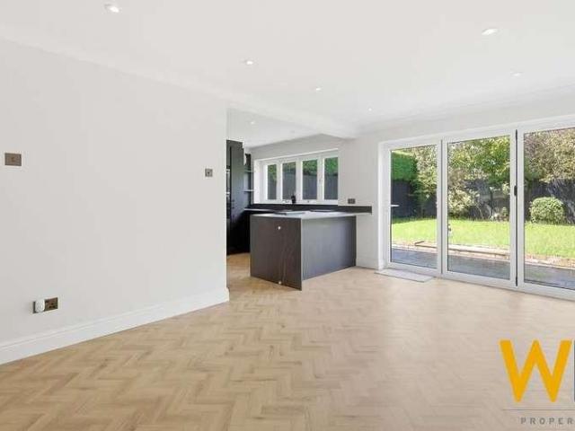 House for sale in Navestock Side, Essex