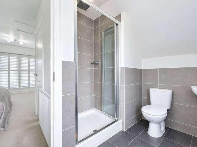 House for sale in Oxted, Hillview