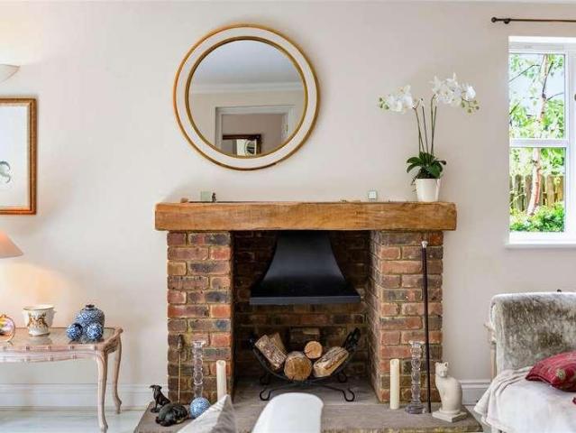 House for sale in Hillview, Surrey