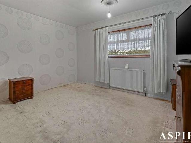 House for sale in Lee Chapel, Essex