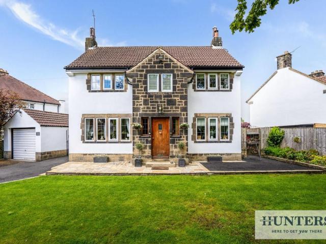 House for sale in Tranmere Park, Guiseley