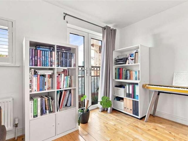 House for sale in Brownswood Park, Greater London