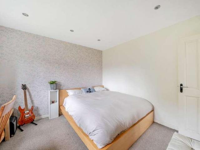 House for sale in Goldsworth Park, Woking